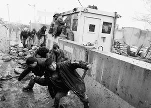 阿富汗民众抗议画面