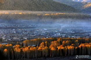 禾木村在晨雾里若隐若现，宛如仙境