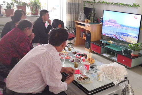 市民在家中收看新闻