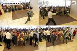 人们争先恐后的抢购场景