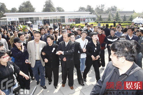 美国万人出席查理·柯克追悼会 特朗普马斯克握手言和引关注